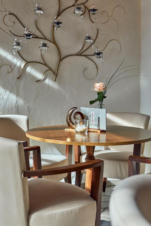 Hotel Table Corvara In Badia Esterno foto