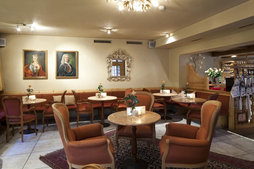 Hotel Table Corvara In Badia Esterno foto
