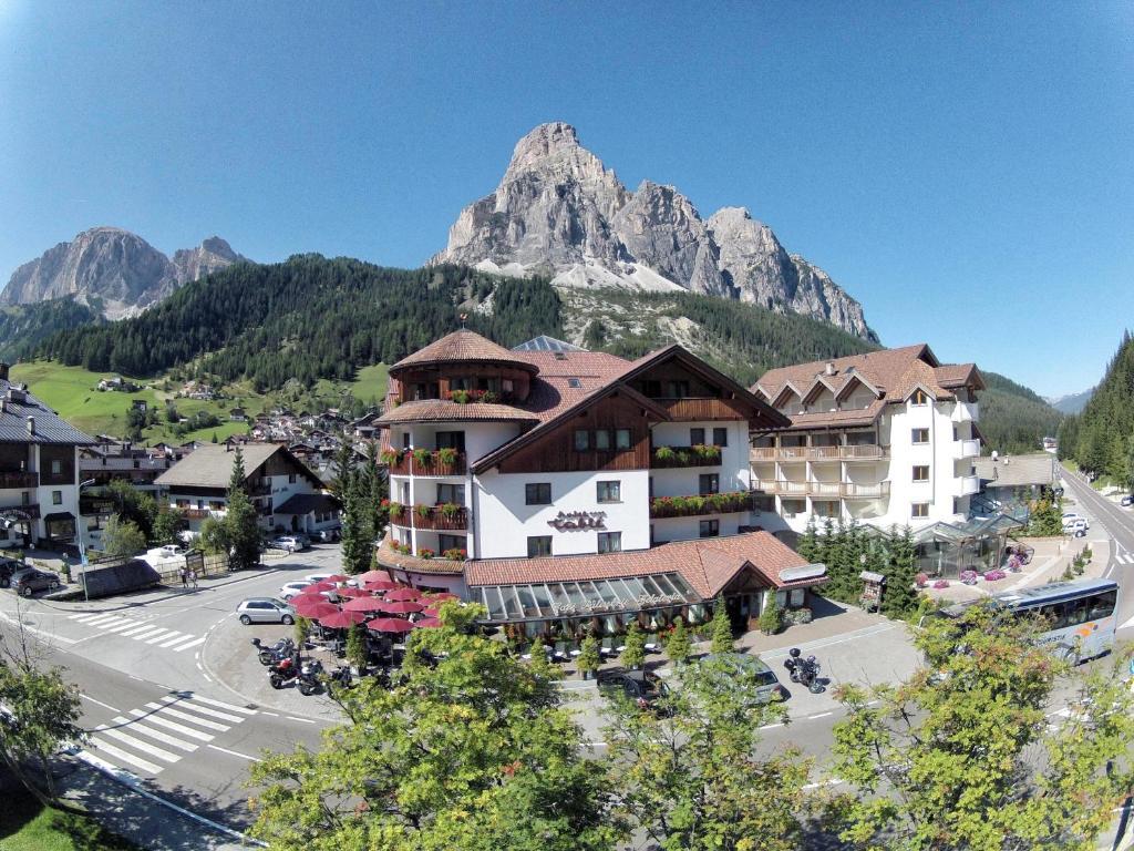 Hotel Table Corvara In Badia Esterno foto